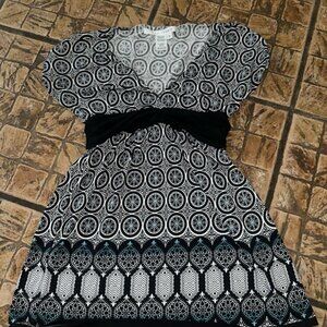 Max Studio small navy yard neck top EUC‎